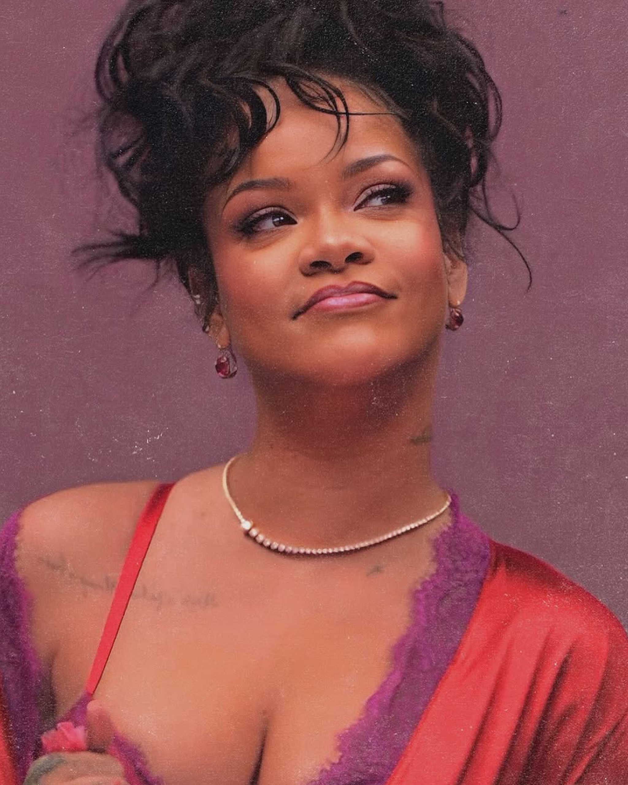 Rihanna wearing the Collier de Tennis Royal diamond necklace.