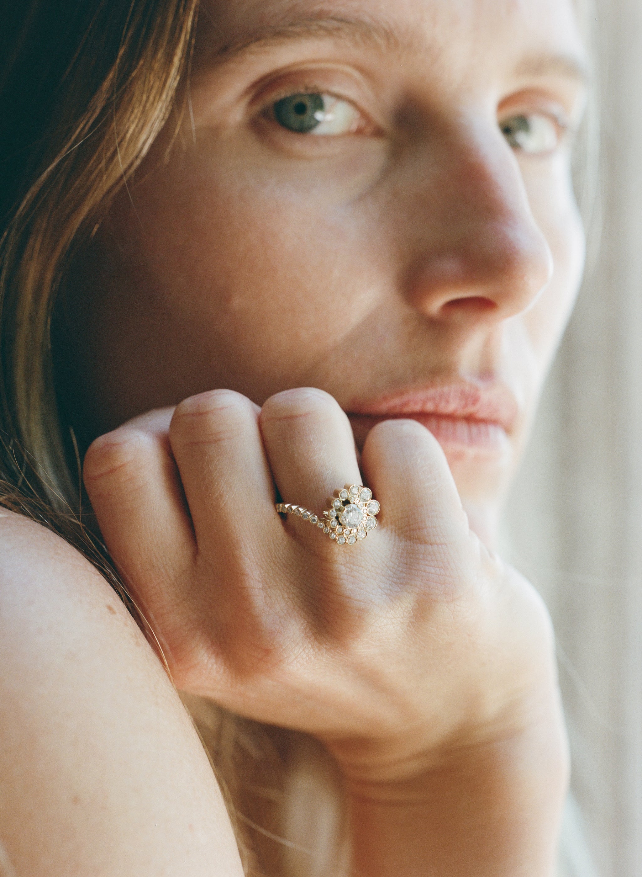 Dree Hemingway wearing Plateau diamond ring.