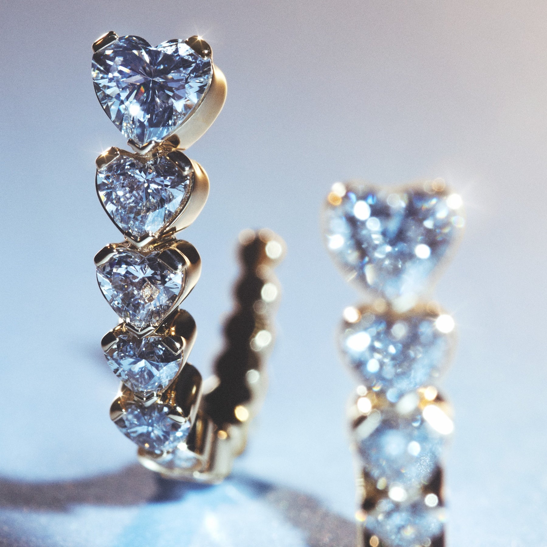 Boucles D'Oreilles Cœur AVON - Métal - Pour Femme - Neuves Avec Étiquettes - Style Pendantes