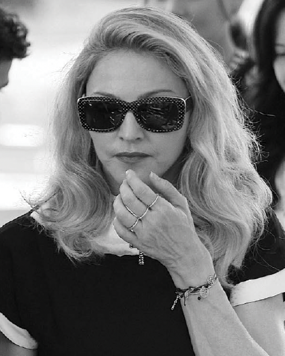 Madonna wearing the Rue de Diamant triple diamond rings.
