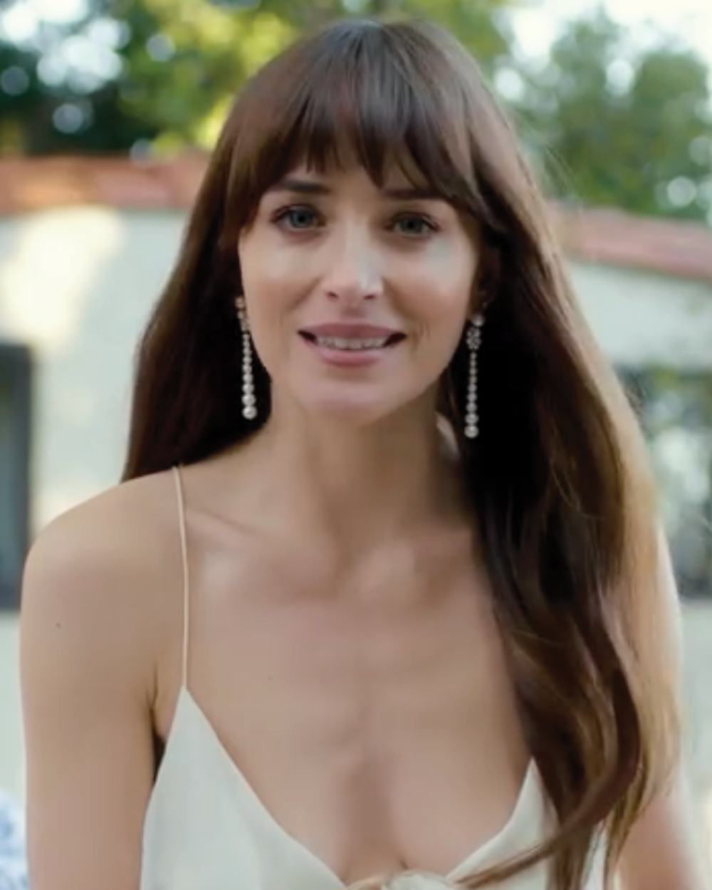 Actress Dakota Johnson wearing the Colonna long freshwater pearl earrings. 