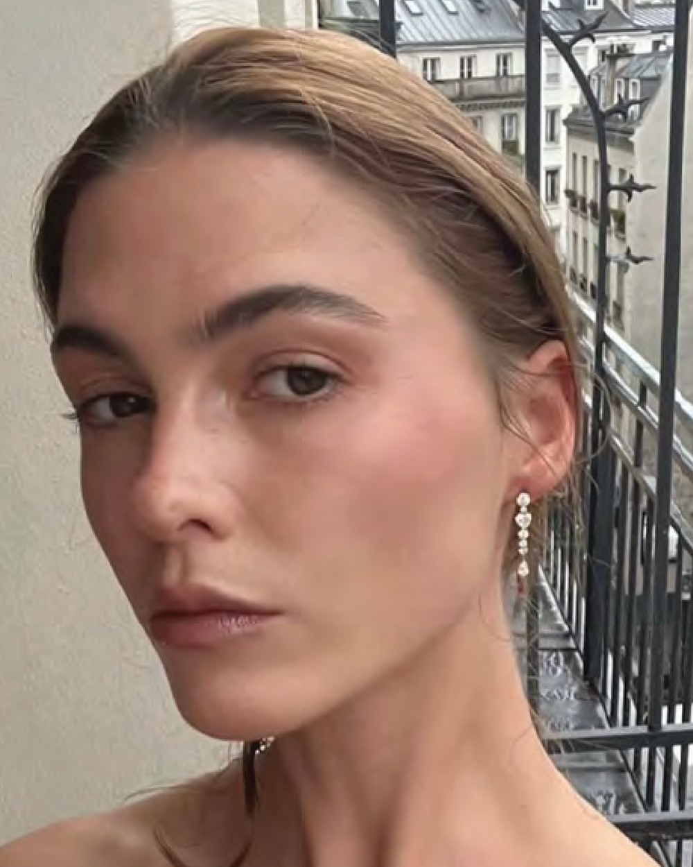 Sophia Roe wearing the Chamber Coeur diamond earrings. 